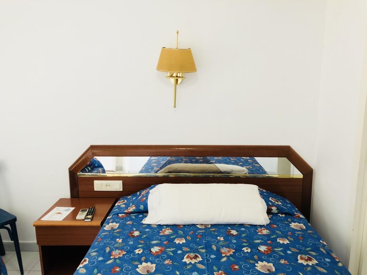 Hostal Univers Calella Kültér fotó