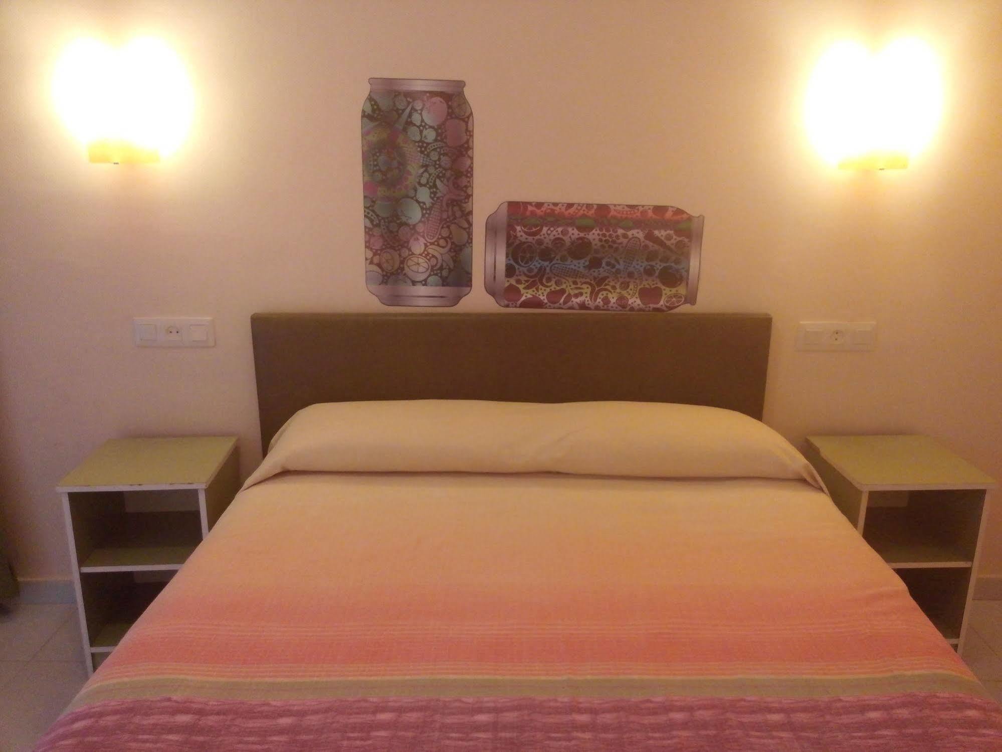 Hostal Univers Calella Kültér fotó